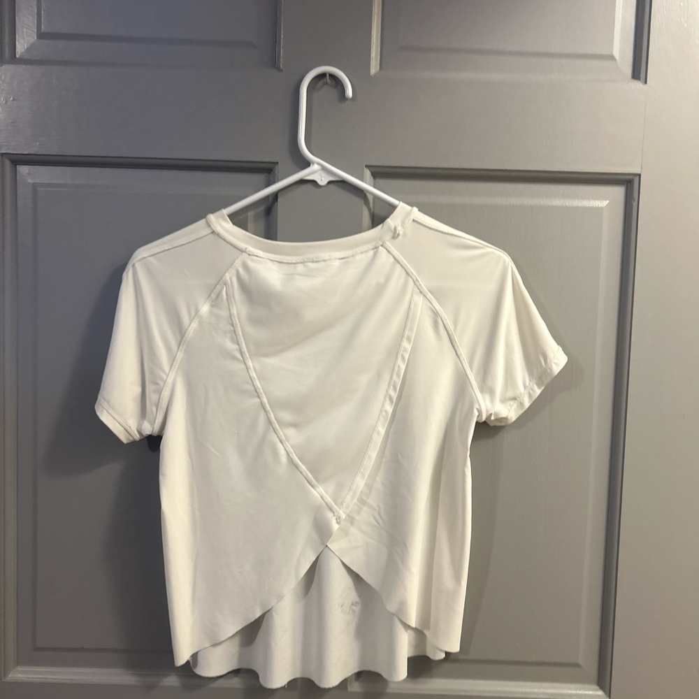 HALARA White Asymmetrical Cut Out Short Sleeve Tee